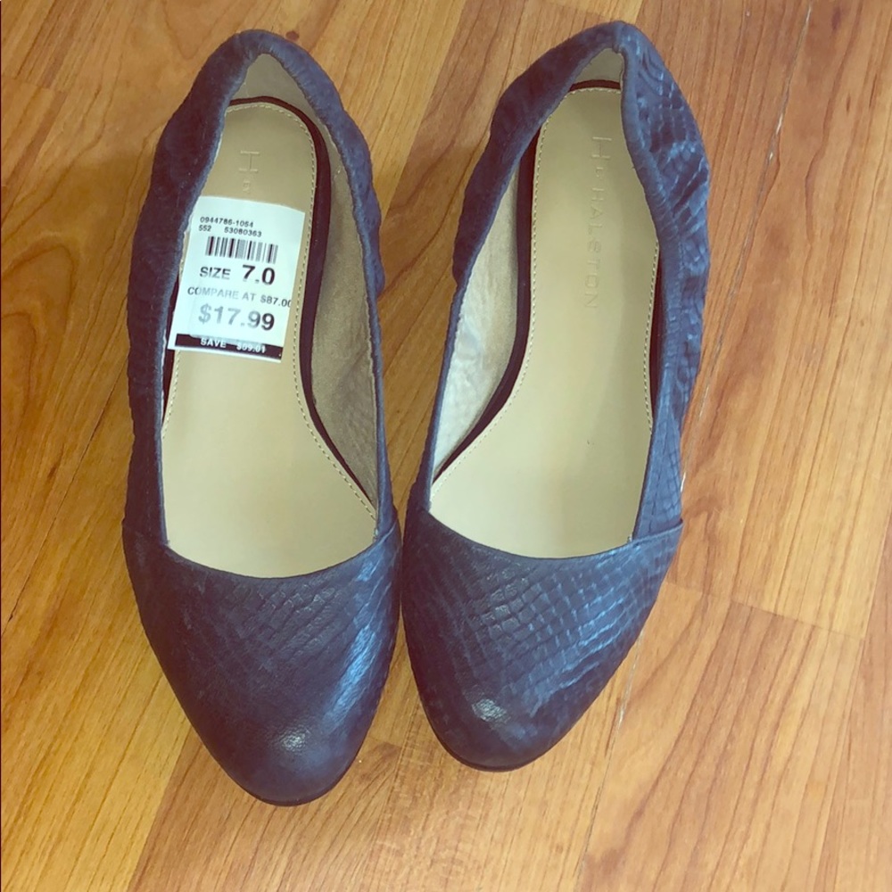 Women’s flats